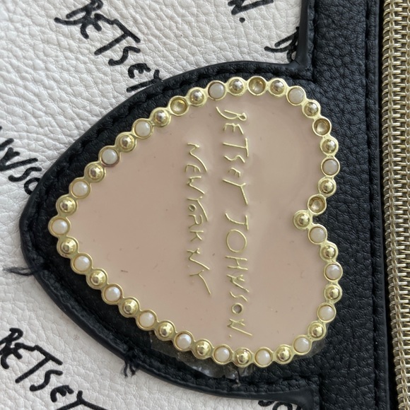 RARE Betsey Johnson white bag! Designer writing & rose embellished satin lining. - Picture 11 of 11